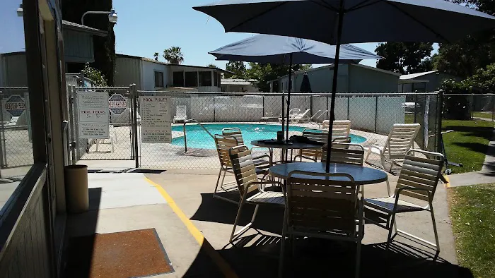 River Paradise Mobile Home Park Picture 3