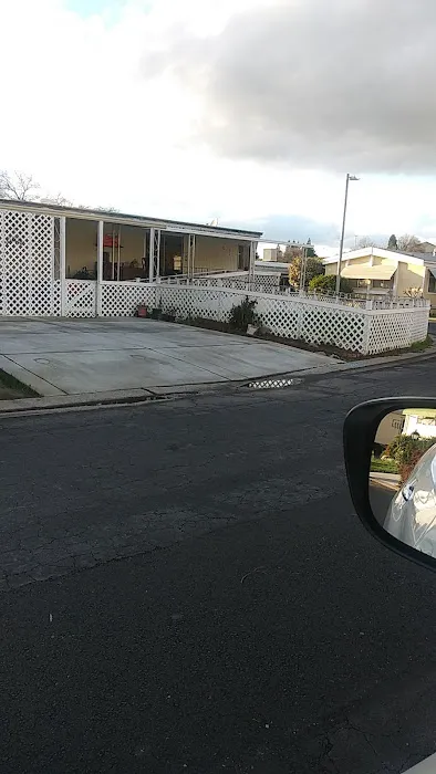 River Paradise Mobile Home Park Picture 9