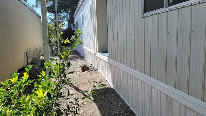 Leisure Lake Mobile Home Park Picture 2