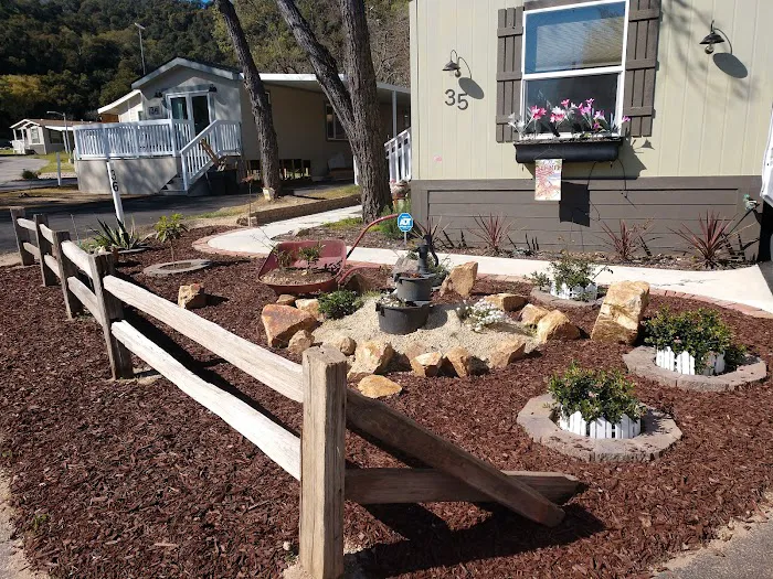 Resthaven Mobile Home Park Picture 5