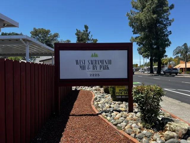 West Sacramento MH & RV Park Picture 9