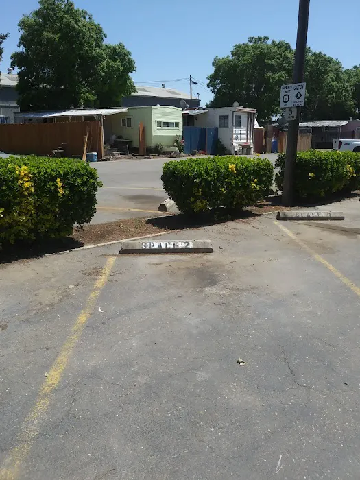 Skylark Mobilehome Park Picture 4