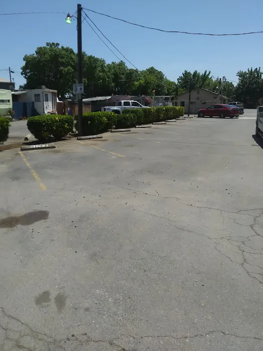 Skylark Mobilehome Park Picture 3