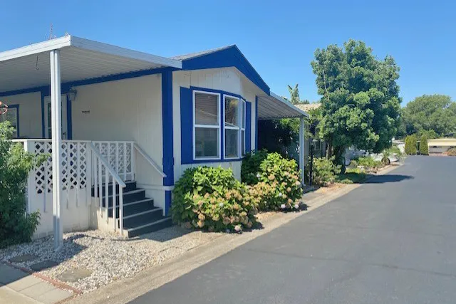 Park West Mobile Home Park Picture 2