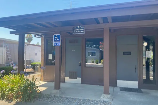 Park West Mobile Home Park Picture 3