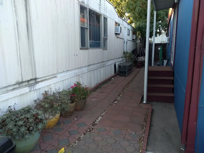 Capri Mobile Home Park Picture 6