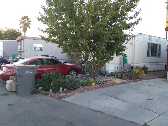 Capri Mobile Home Park Picture 8