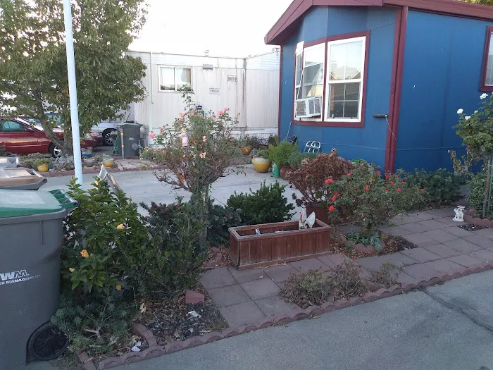 Capri Mobile Home Park Picture 9