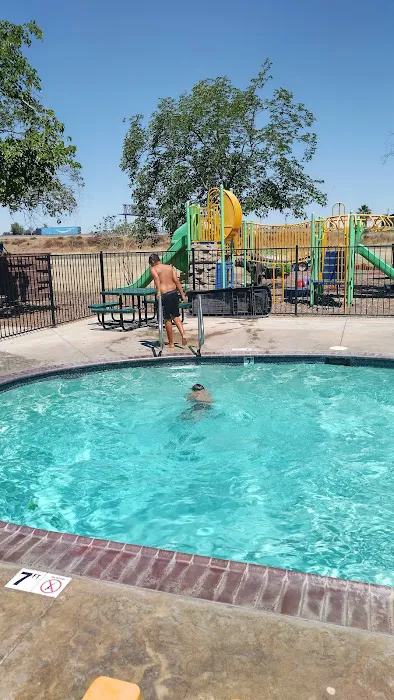 SacWest RV Park & Campground Picture 6