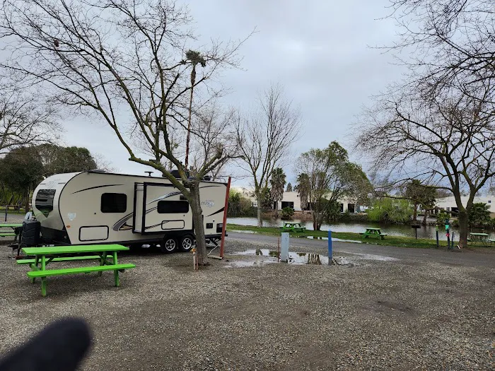 SacWest RV Park & Campground Picture 7