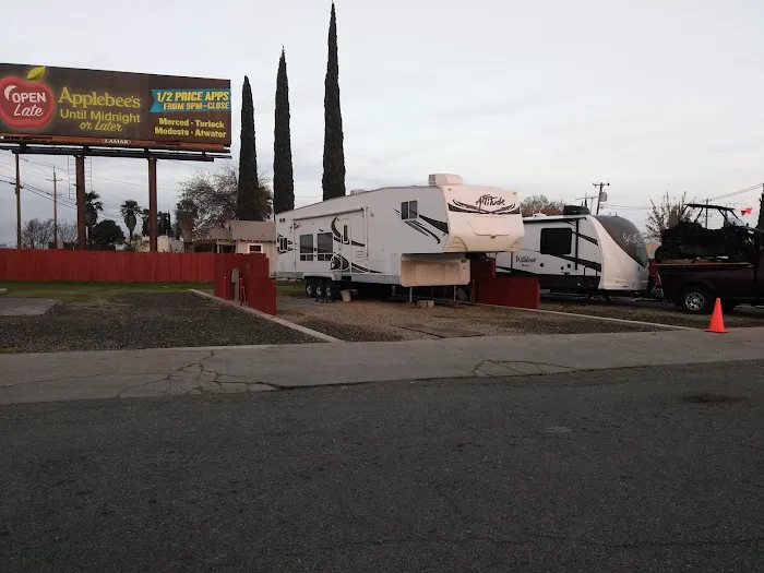 Modern Mobile Home Park Picture 2
