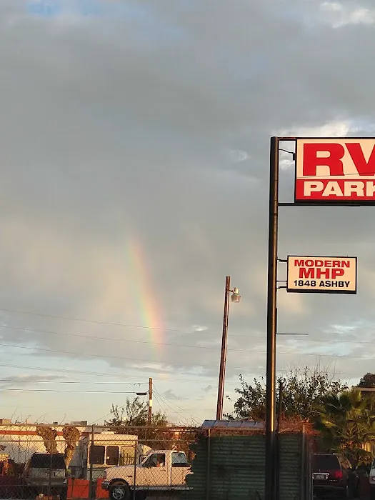 Modern Mobile Home Park Picture 1