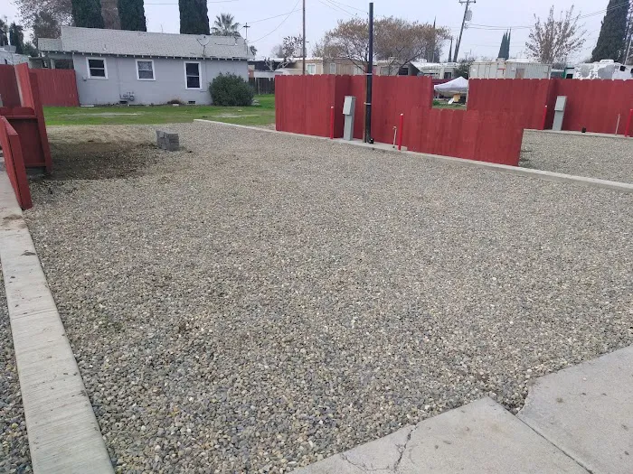 Modern Mobile Home Park Picture 3