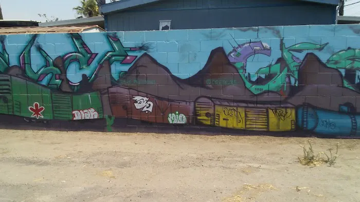 Golden Wheels Mobile Home Park Picture 4