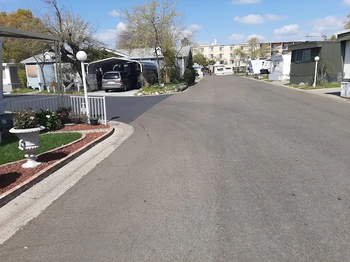 Camellia Gardens Mobile Home Park Picture 4