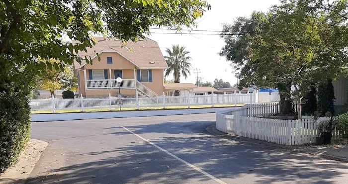 Camellia Gardens Mobile Home Park Picture 2