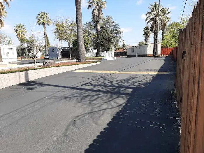 Camellia Gardens Mobile Home Park Picture 8