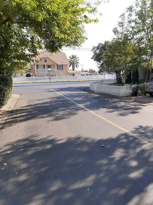 Camellia Gardens Mobile Home Park Picture 7