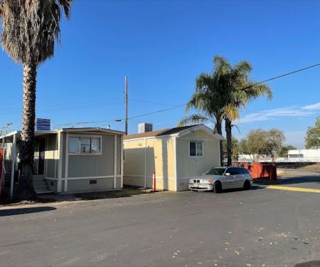 Sacramento Mobile Home & RV Park