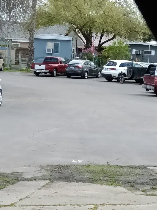 Sacramento Mobile Home & RV Park Picture 4