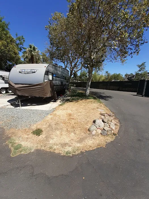 Sacramento Mobile Home & RV Park Picture 7