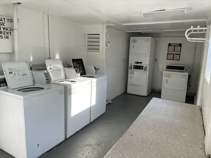 Sacramento Mobile Home & RV Park Picture 9