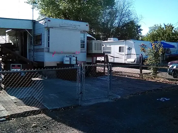 Sacramento Village RV & Mobile Home Park Picture 5