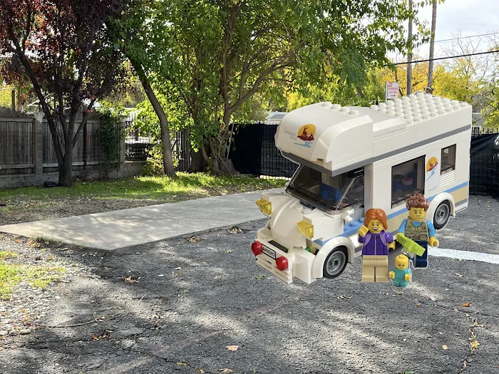 Sacramento Village RV & Mobile Home Park Picture 10