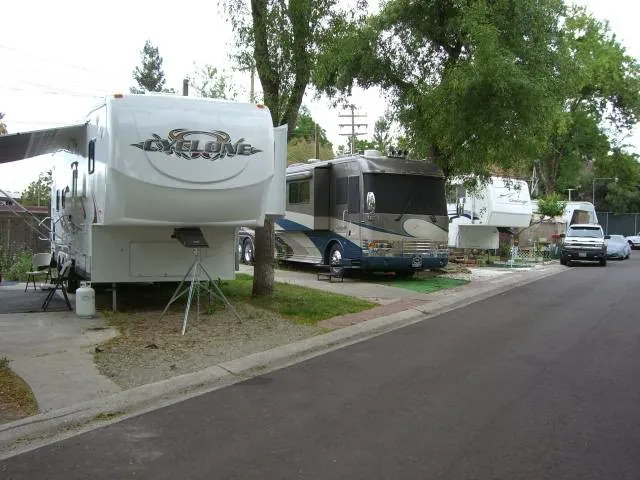 Sacramento Shade RV Park Picture 9