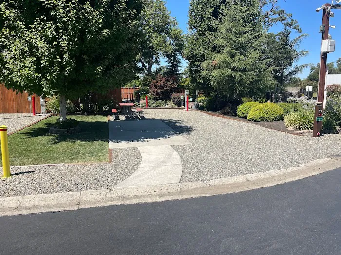 Sacramento Shade RV Park Picture 2
