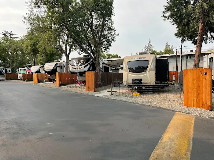 Sacramento Shade RV Park Picture 6