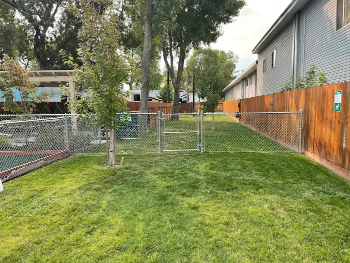 Sacramento Shade RV Park Picture 4