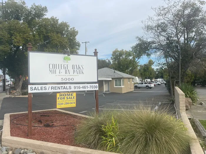 College Oaks MH & RV Park Picture 7