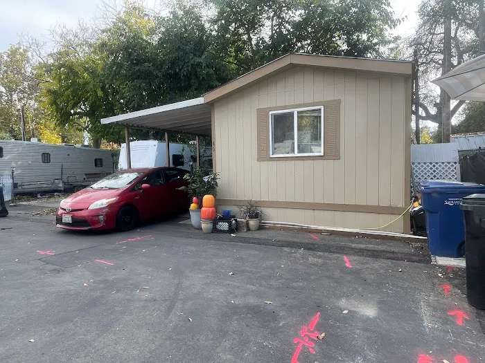 College Oaks MH & RV Park Picture 2