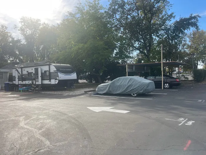 College Oaks MH & RV Park Picture 3