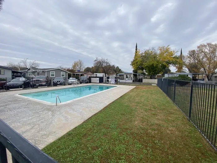 Eleven Oaks Mobile Home & RV Park Picture 9