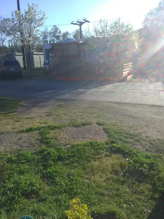 Auburn Oaks Mobile Home Park Picture 9