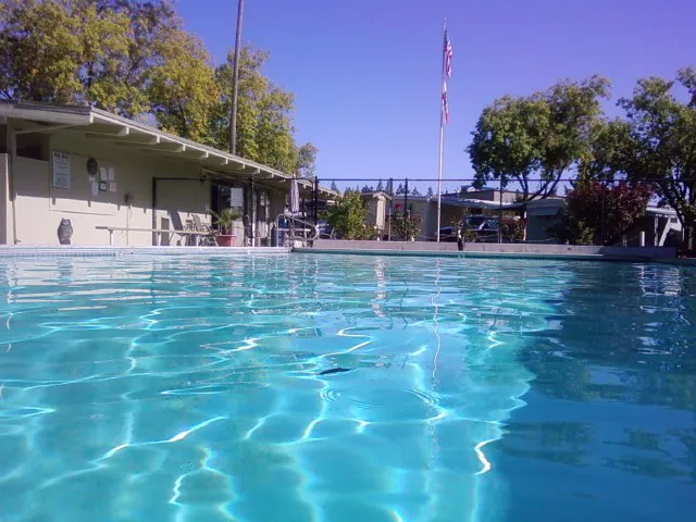 Imperial Manor Mobile Home Picture 6