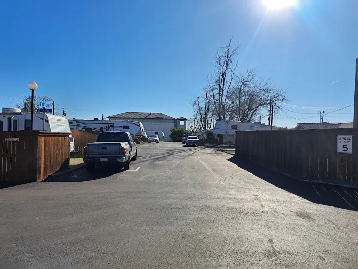 Pioneer RV Park and MHP Picture 3