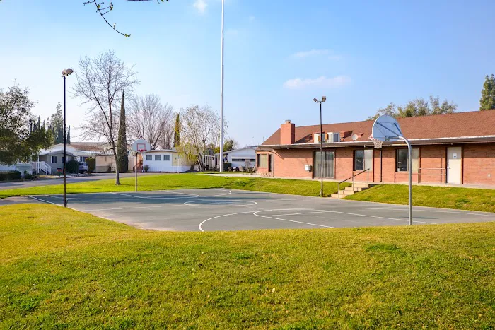 Meadowbrook Mobile Home Park Picture 4