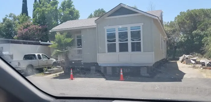 Twin Lakes Manor Picture 1