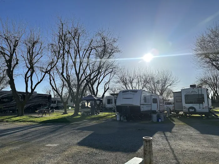 Happy Time RV Park Picture 2