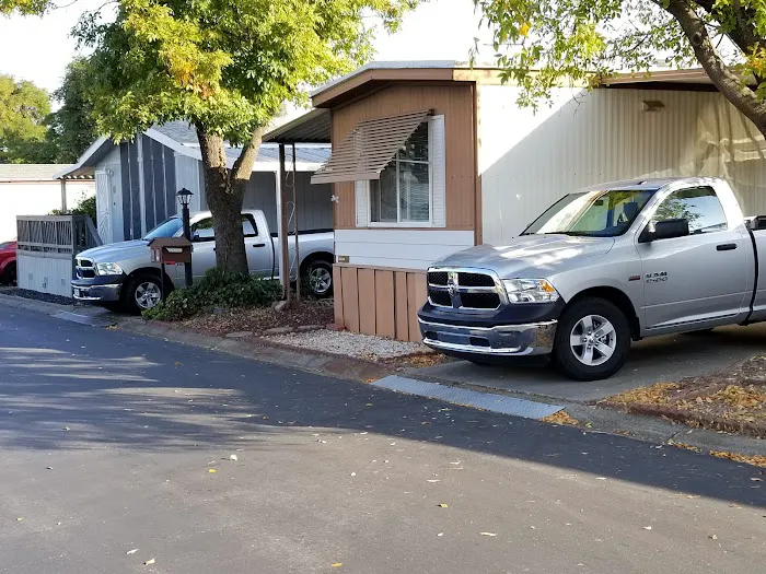 Sierra Lakes Mobile Home Park Picture 9
