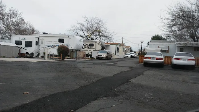 Royal Oaks Mobile Park Picture 1