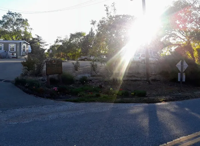 Auburn Mobile Home Village Picture 6