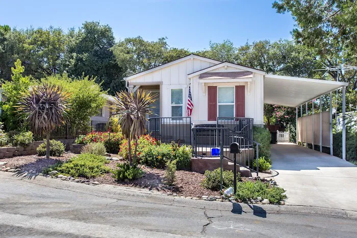 Edgewood Mobile Home Village Picture 6