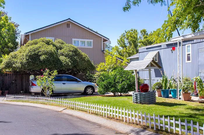 Edgewood Mobile Home Village Picture 5
