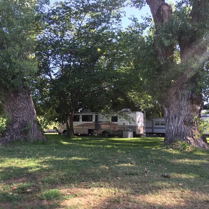 Riffles RV Park & Campground Picture 2