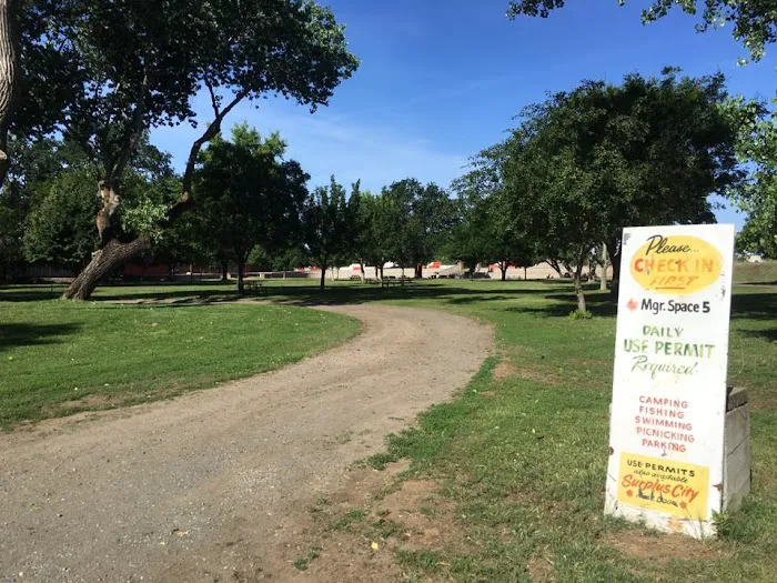 Riffles RV Park & Campground Picture 4