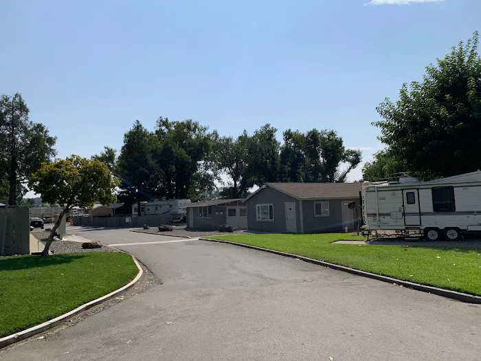 Oroville Mobile Home Park Picture 4